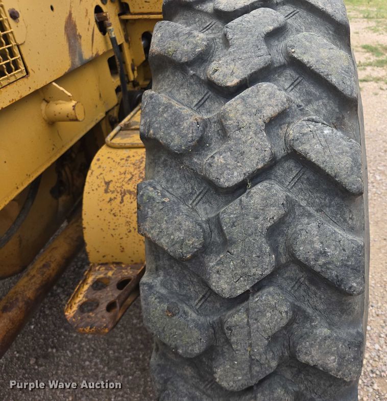 image for item EB1002 1983 Caterpillar 140G motor grader