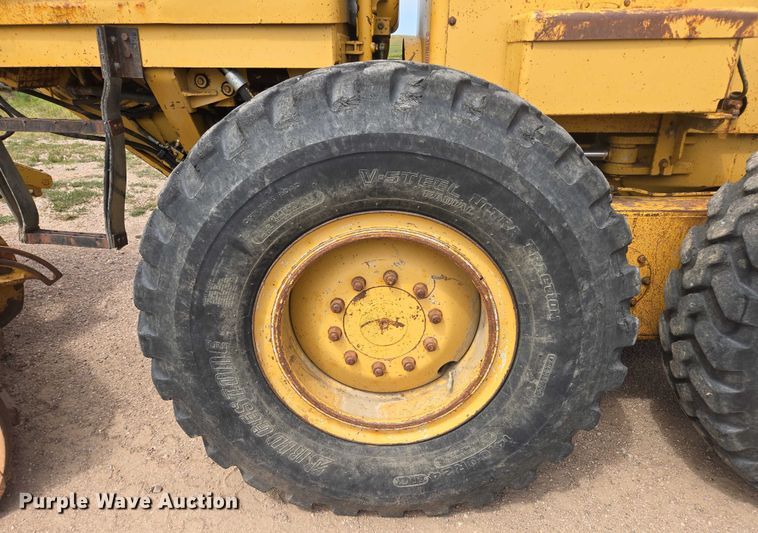 image for item EB1002 1983 Caterpillar 140G motor grader