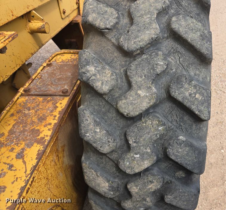 image for item EB1002 1983 Caterpillar 140G motor grader