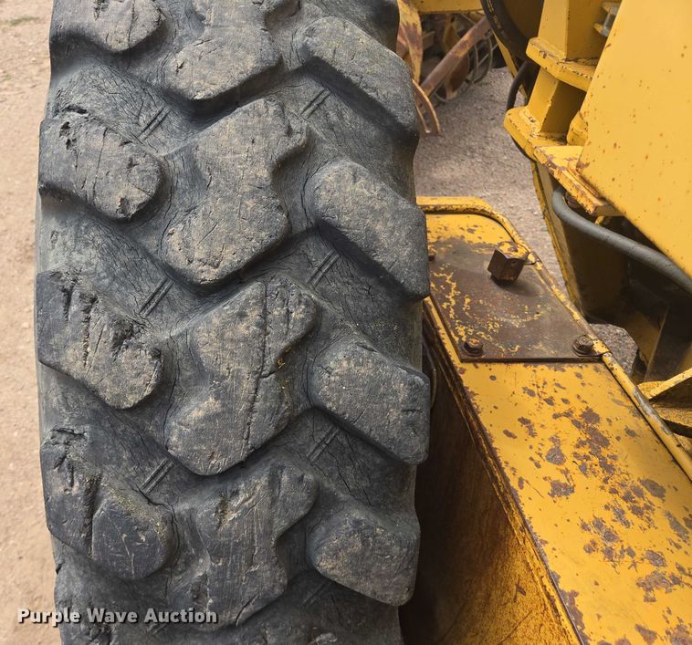 image for item EB1002 1983 Caterpillar 140G motor grader