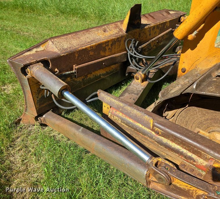 image for item EB1005 1982 Case 1450B dozer
