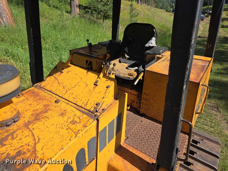 image for item EB1005 1982 Case 1450B dozer