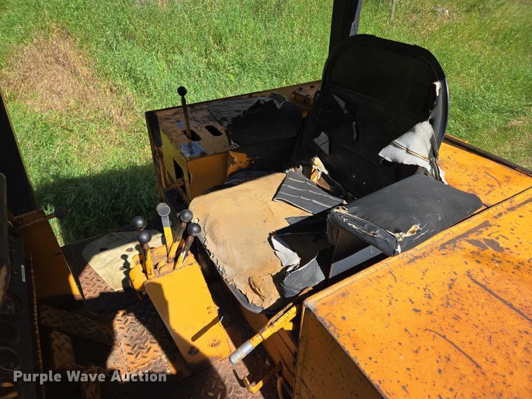 image for item EB1005 1982 Case 1450B dozer