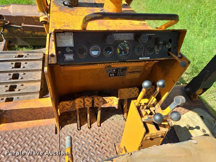 image for item EB1005 1982 Case 1450B dozer