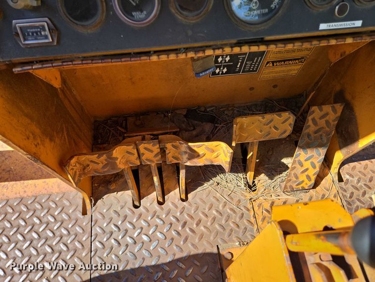 image for item EB1005 1982 Case 1450B dozer