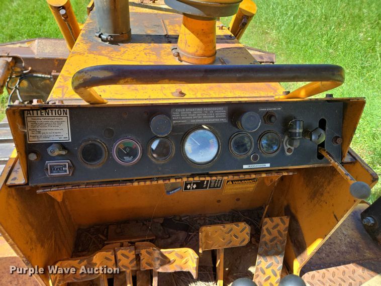image for item EB1005 1982 Case 1450B dozer
