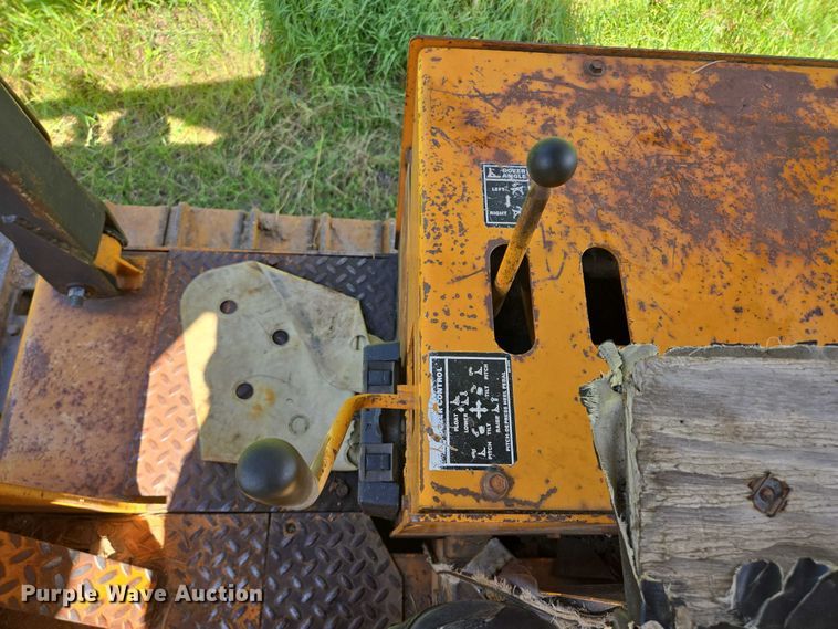 image for item EB1005 1982 Case 1450B dozer