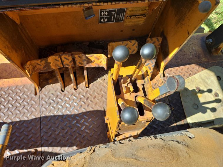 image for item EB1005 1982 Case 1450B dozer