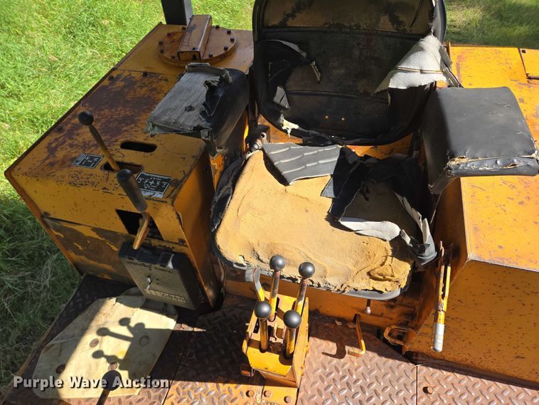 image for item EB1005 1982 Case 1450B dozer