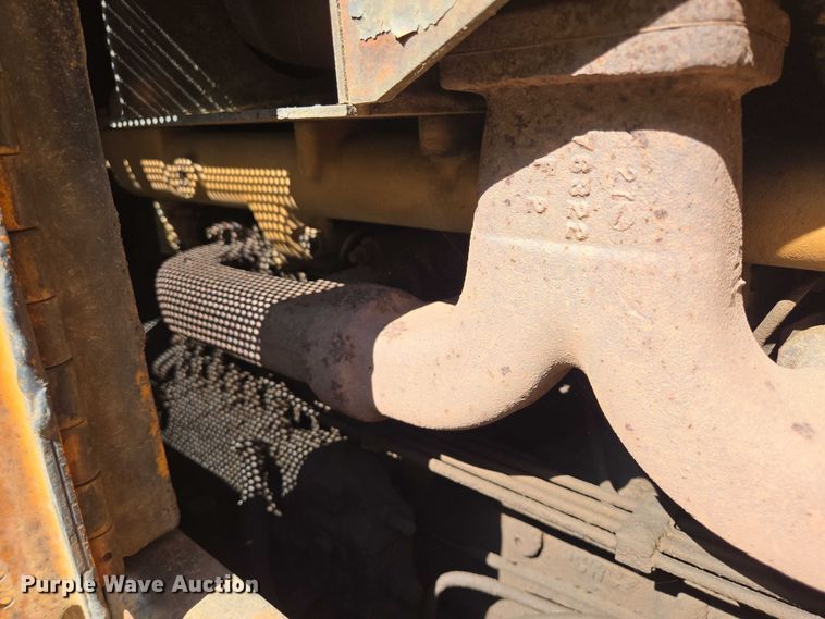 image for item EB1005 1982 Case 1450B dozer