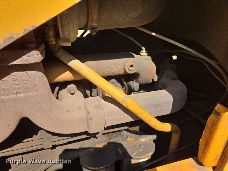 image for item EB1005 1982 Case 1450B dozer