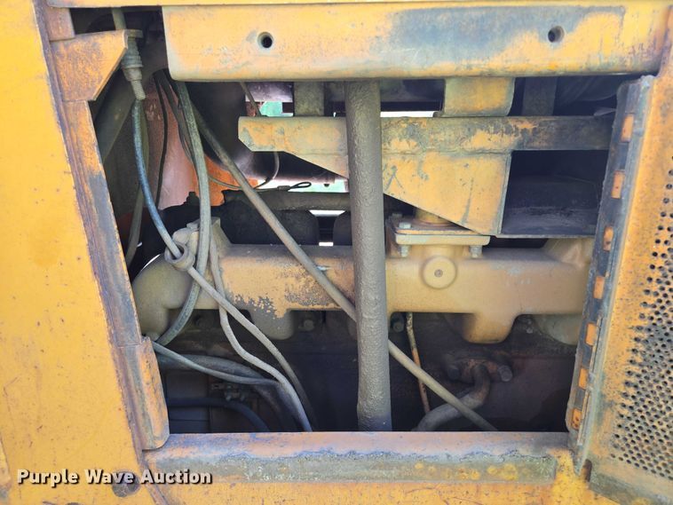 image for item EB1005 1982 Case 1450B dozer