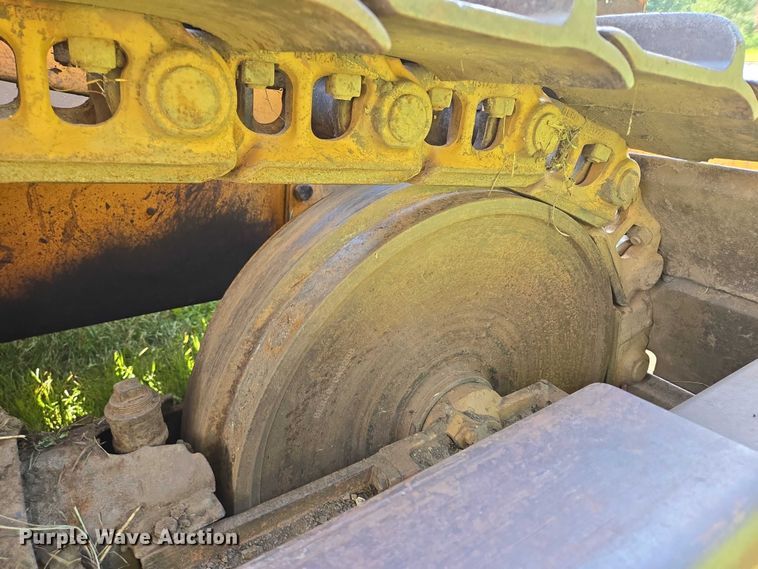image for item EB1005 1982 Case 1450B dozer