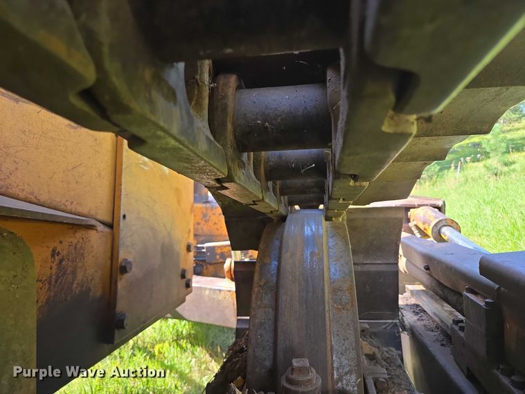 image for item EB1005 1982 Case 1450B dozer