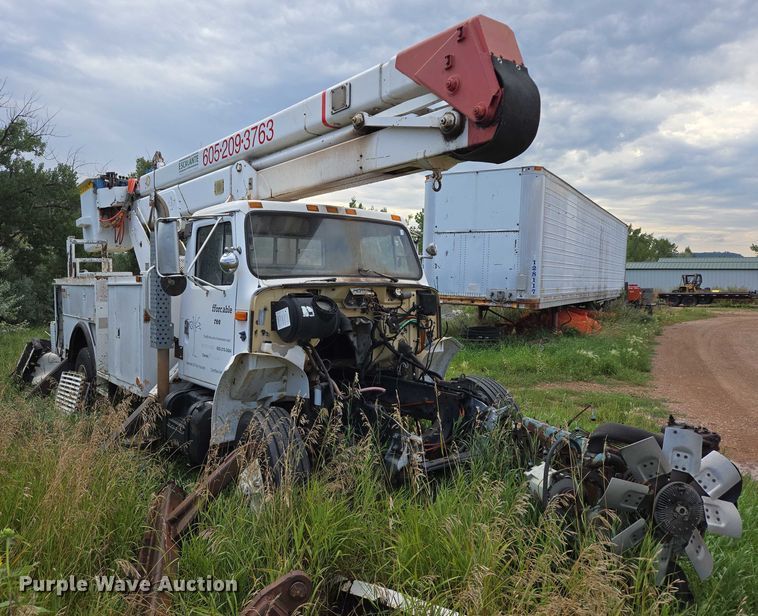 image for item EB1008 1993 International 4900 4x2 bucket truck
