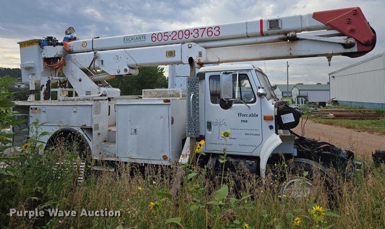 image for item EB1008 1993 International 4900 4x2 bucket truck