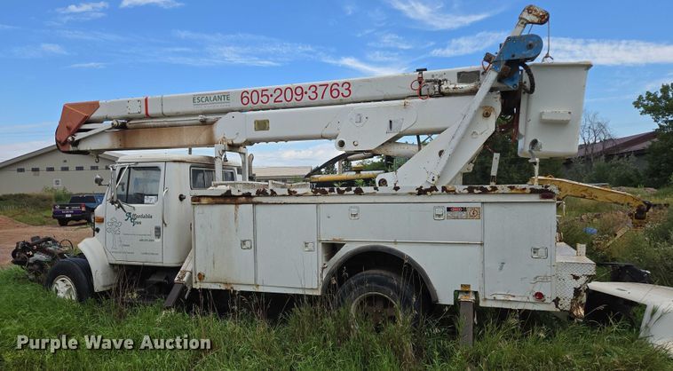 image for item EB1008 1993 International 4900 4x2 bucket truck