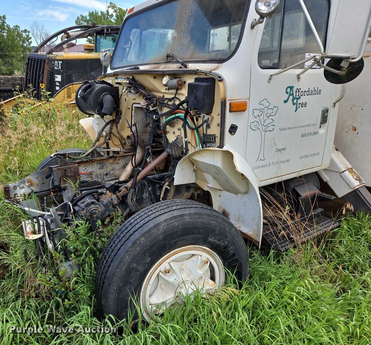 image for item EB1008 1993 International 4900 4x2 bucket truck