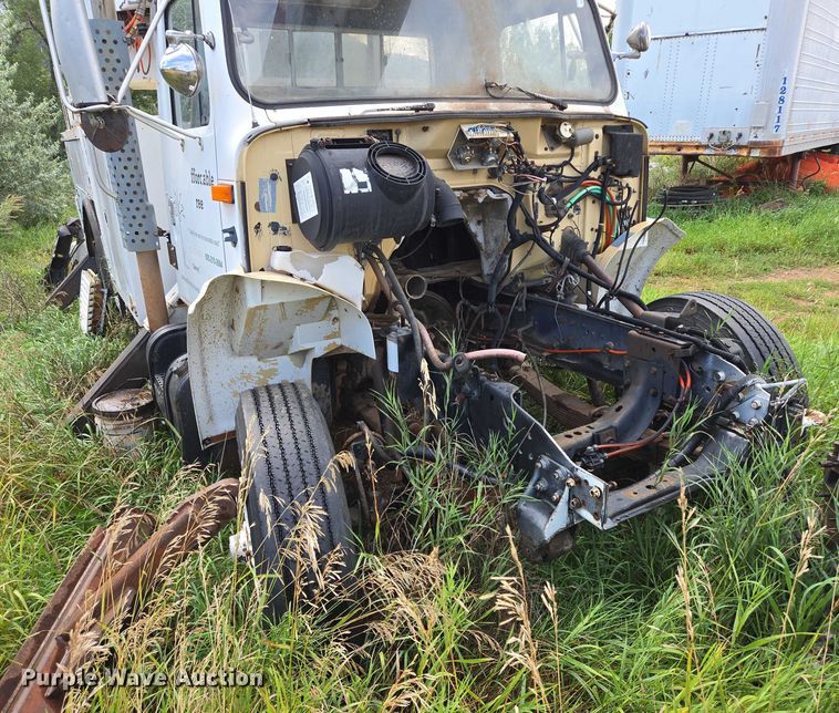 image for item EB1008 1993 International 4900 4x2 bucket truck