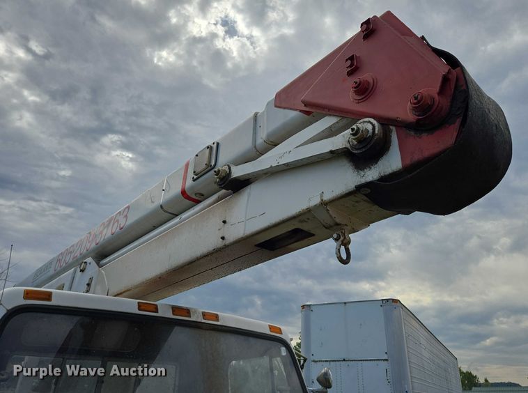 image for item EB1008 1993 International 4900 4x2 bucket truck