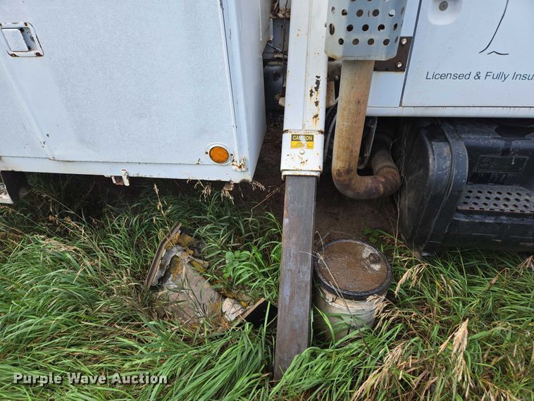 image for item EB1008 1993 International 4900 4x2 bucket truck