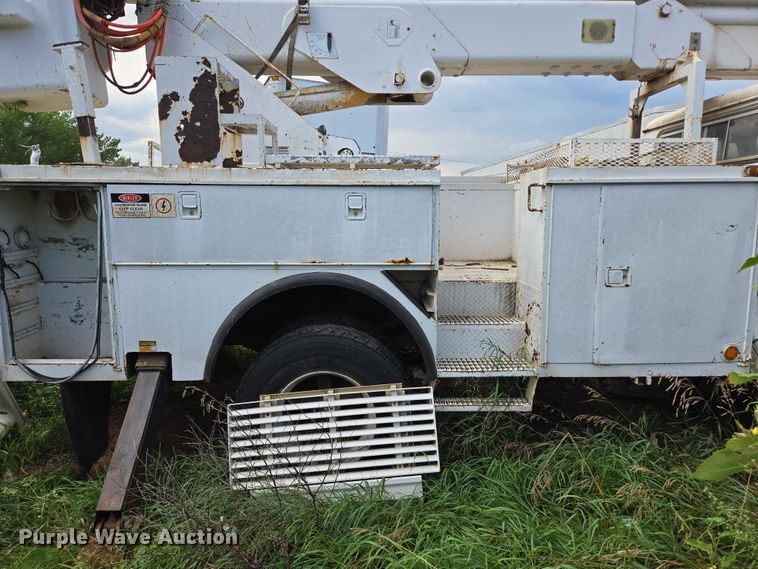 image for item EB1008 1993 International 4900 4x2 bucket truck