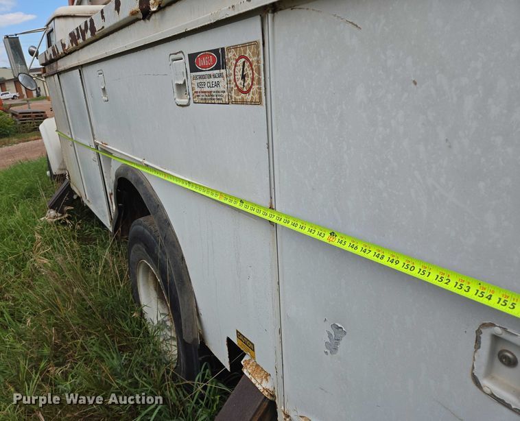 image for item EB1008 1993 International 4900 4x2 bucket truck