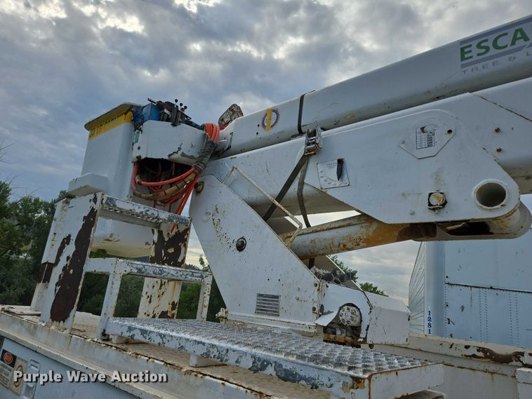 image for item EB1008 1993 International 4900 4x2 bucket truck