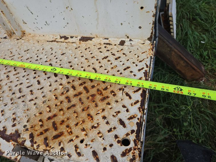 image for item EB1008 1993 International 4900 4x2 bucket truck