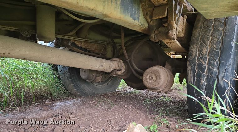 image for item EB1008 1993 International 4900 4x2 bucket truck