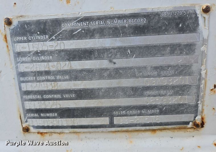 image for item EB1008 1993 International 4900 4x2 bucket truck