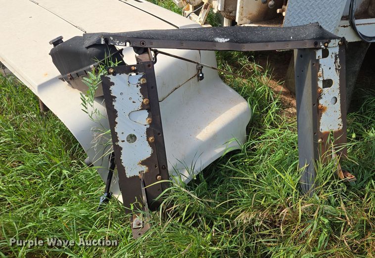 image for item EB1008 1993 International 4900 4x2 bucket truck