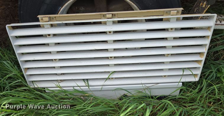 image for item EB1008 1993 International 4900 4x2 bucket truck