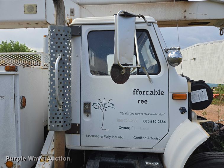 image for item EB1008 1993 International 4900 4x2 bucket truck