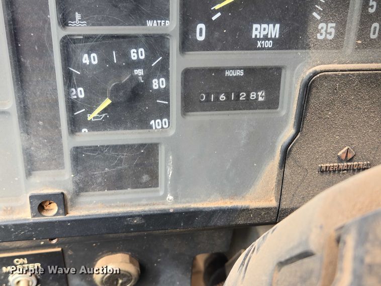 image for item EB1008 1993 International 4900 4x2 bucket truck