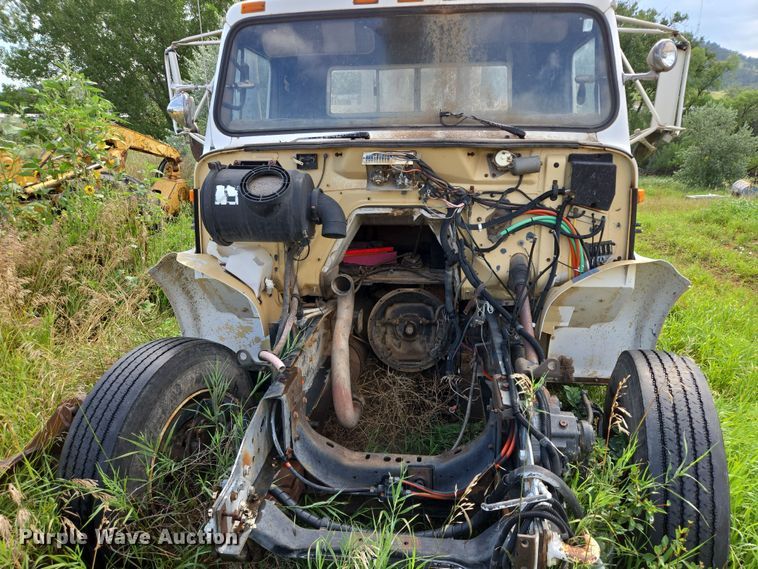 image for item EB1008 1993 International 4900 4x2 bucket truck
