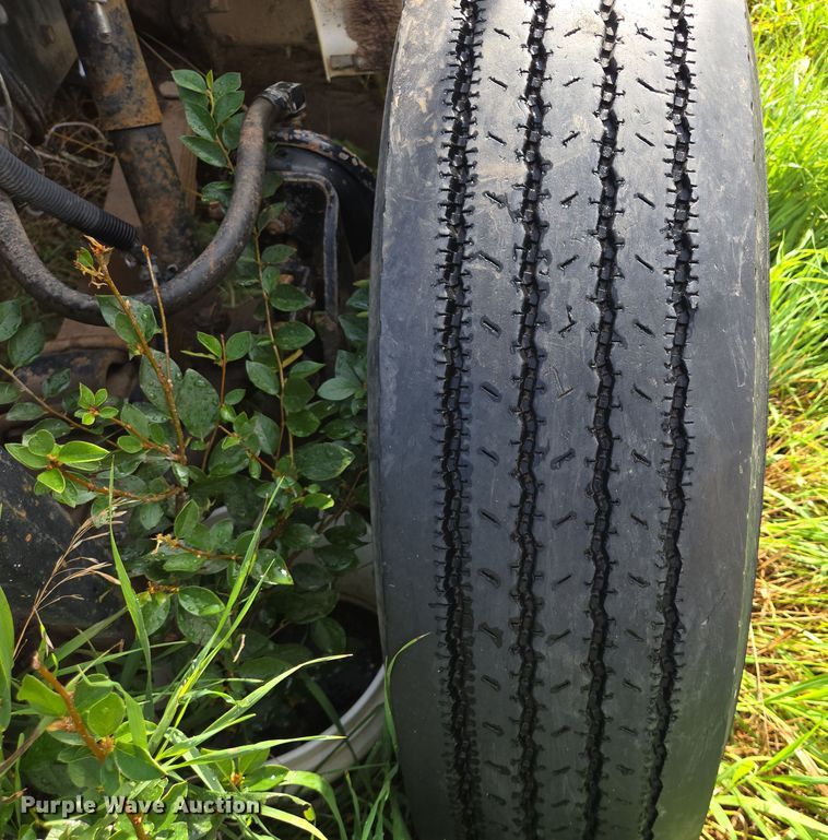 image for item EB1008 1993 International 4900 4x2 bucket truck