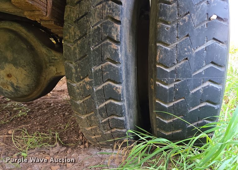 image for item EB1008 1993 International 4900 4x2 bucket truck