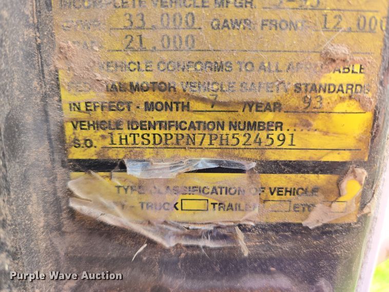 image for item EB1008 1993 International 4900 4x2 bucket truck