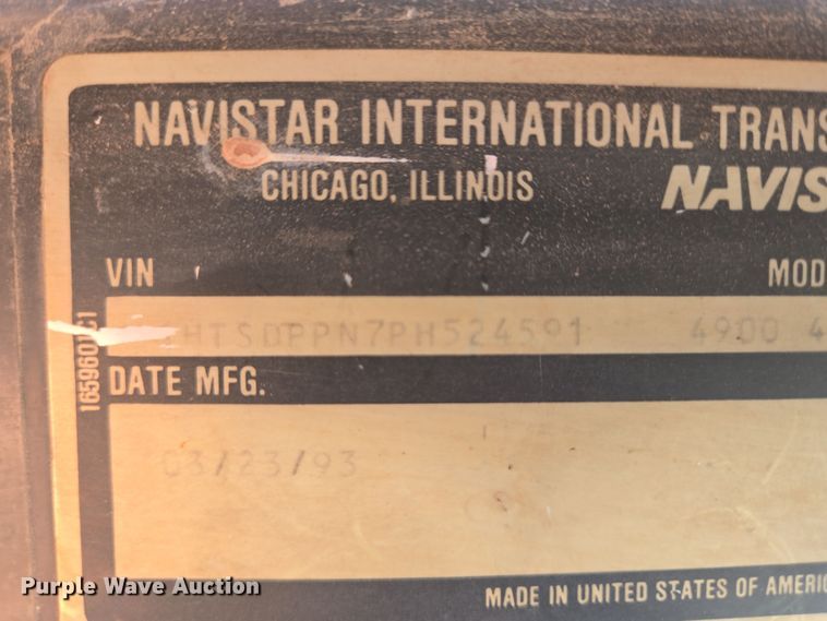 image for item EB1008 1993 International 4900 4x2 bucket truck