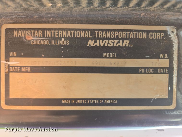 image for item EB1008 1993 International 4900 4x2 bucket truck