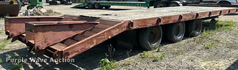 image for item EB2754 2004 Towmaster equipment trailer