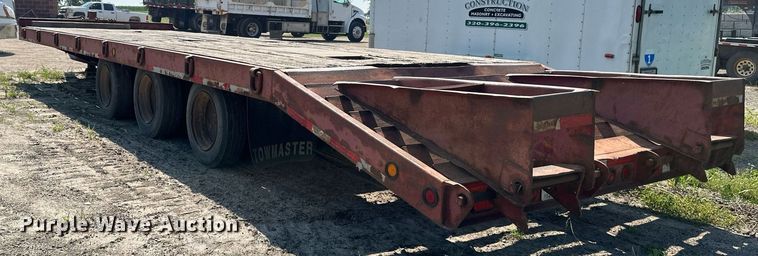 image for item EB2754 2004 Towmaster equipment trailer