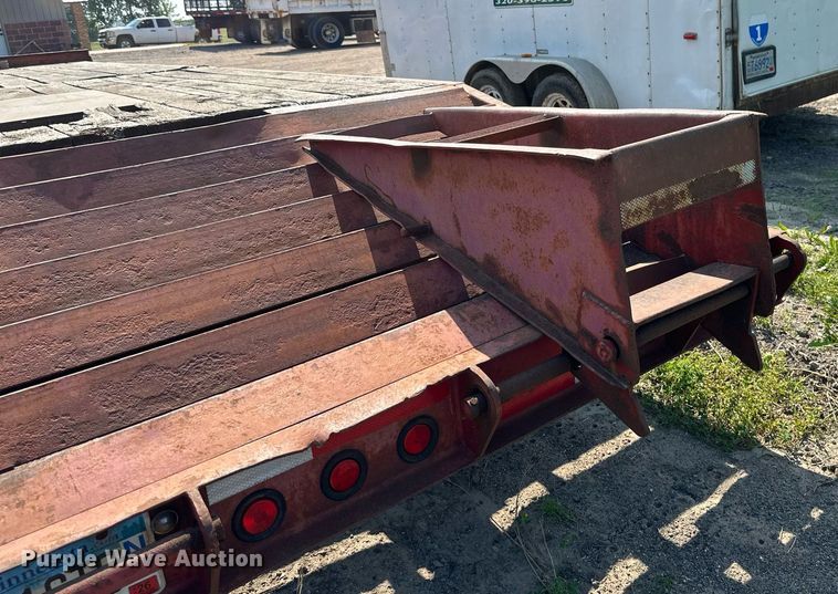 image for item EB2754 2004 Towmaster equipment trailer