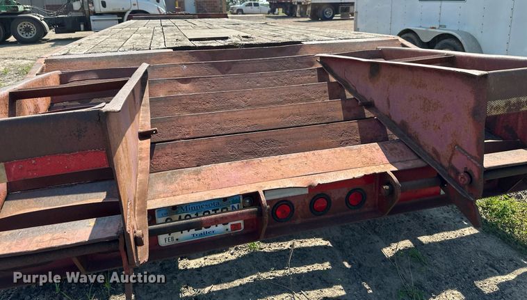 image for item EB2754 2004 Towmaster equipment trailer