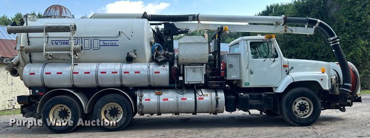 image for item EB2900 1999 International 2674 vacuum truck