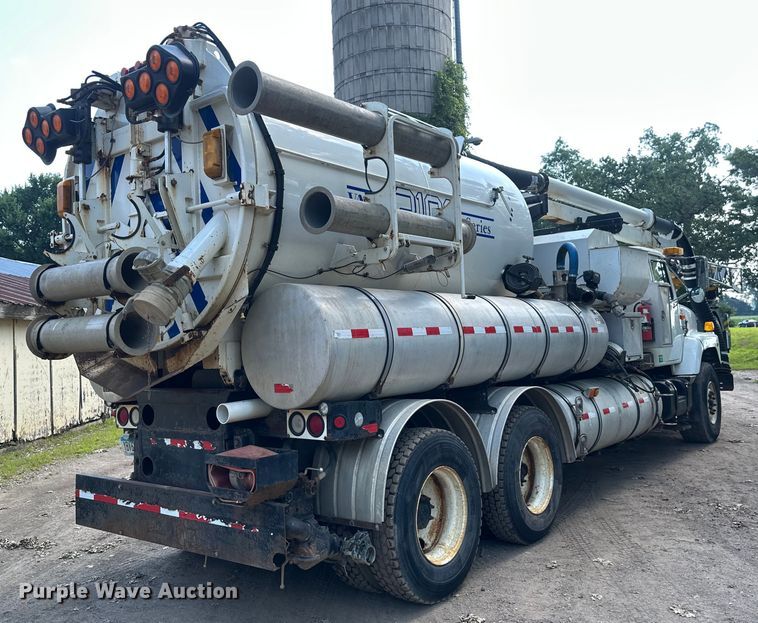 image for item EB2900 1999 International 2674 vacuum truck