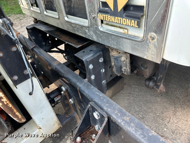 image for item EB2900 1999 International 2674 vacuum truck