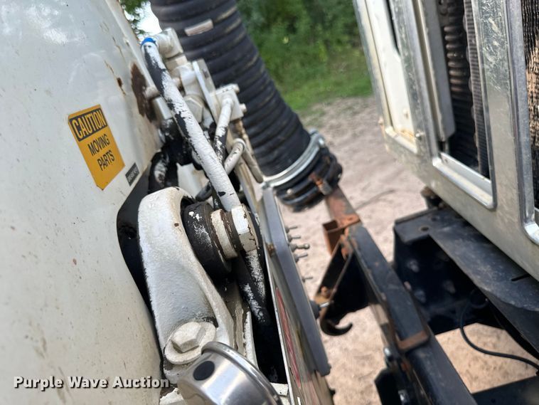 image for item EB2900 1999 International 2674 vacuum truck