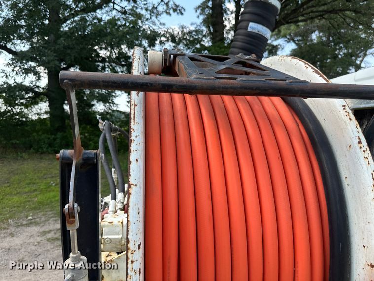 image for item EB2900 1999 International 2674 vacuum truck